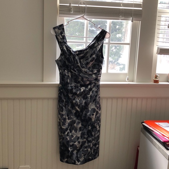 Pretty Holiday Dress!! Woman’s Dress - Picture 3 of 3